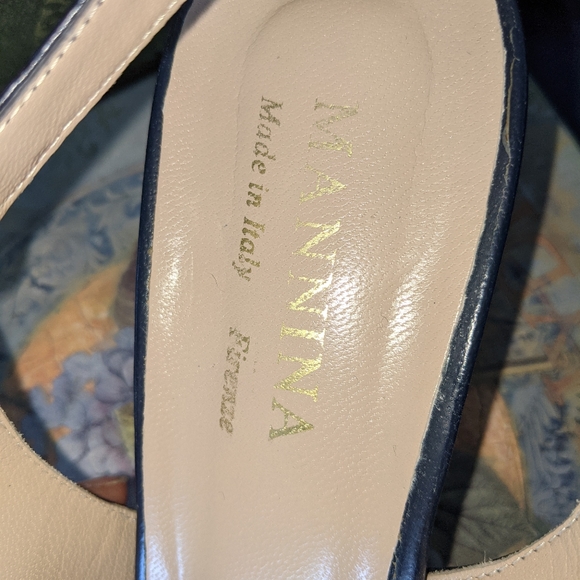 Leather two-toned kitten heels - Picture 8 of 9